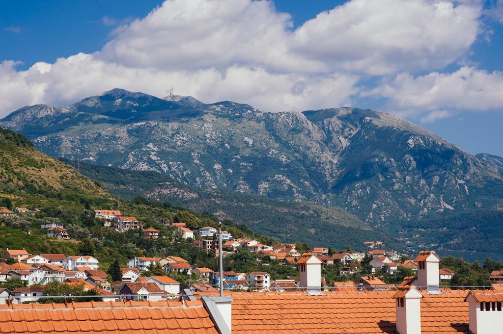 Apartment Dv Magnolia Tivat Bilik gambar