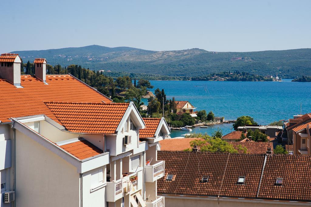 Apartment Dv Magnolia Tivat Bilik gambar