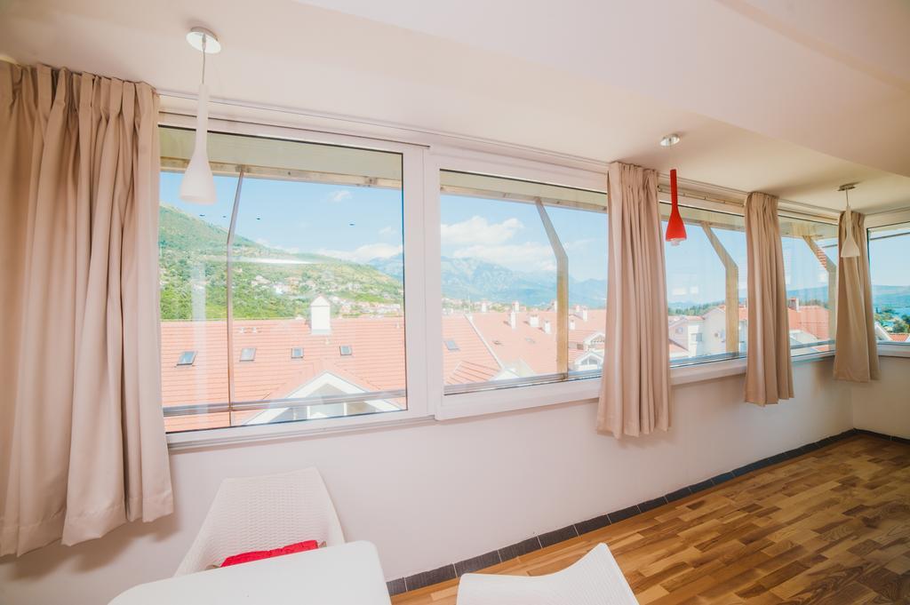 Apartment Dv Magnolia Tivat Bilik gambar