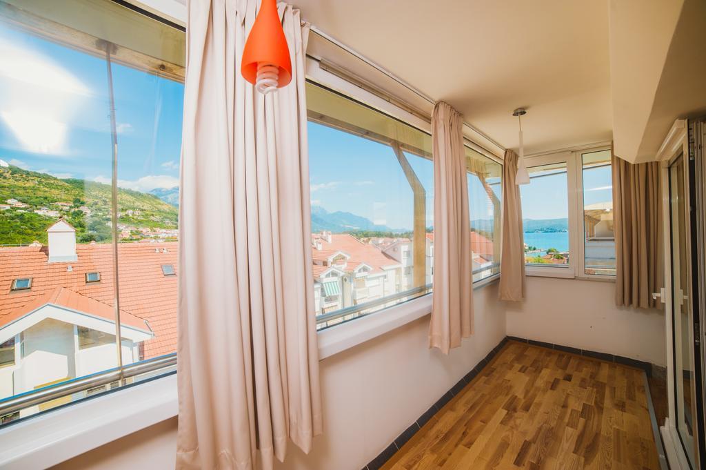 Apartment Dv Magnolia Tivat Bilik gambar